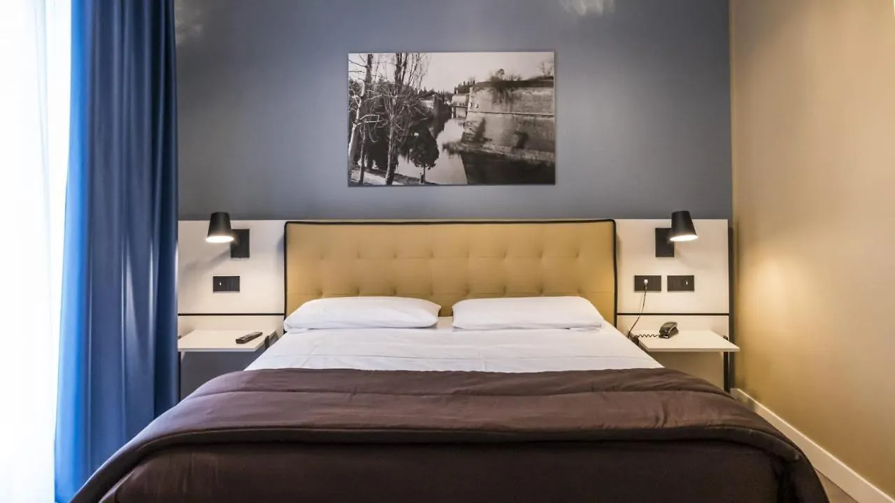 Hotel Puccini Peschiera del Garda 3*,  Italien