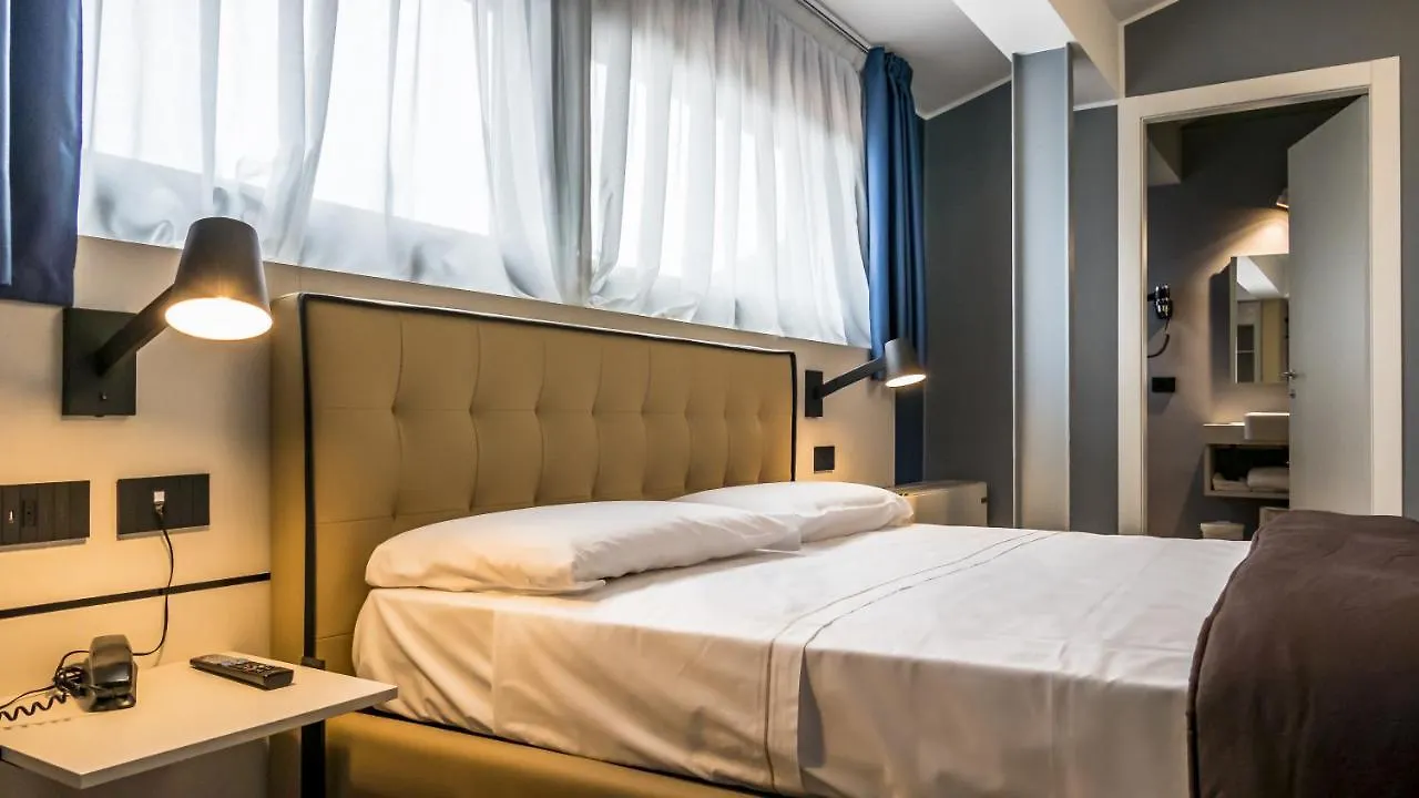 Hotel Puccini Peschiera del Garda 3*,