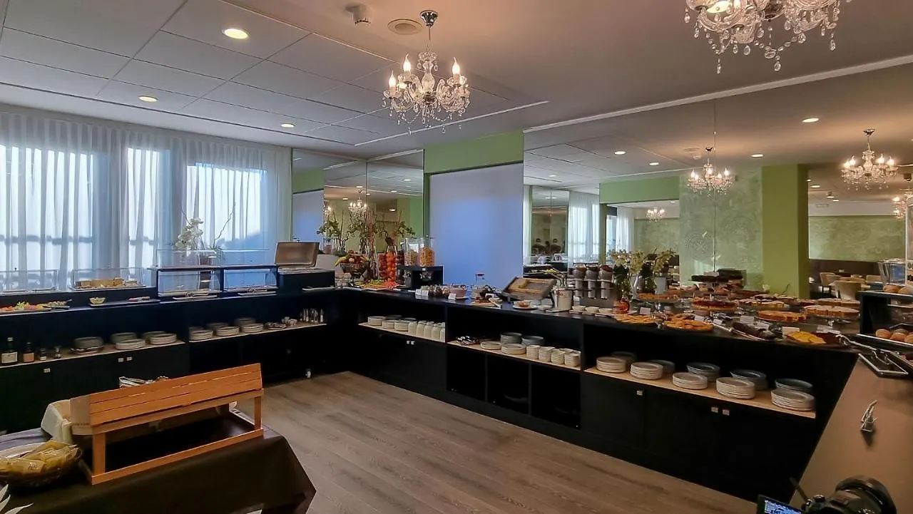 Hotel Puccini Peschiera del Garda 3*,  Italy