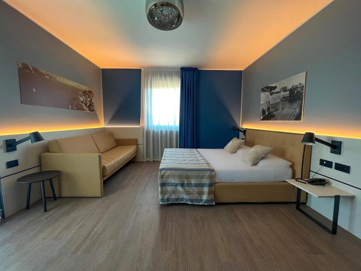 ***  Hotel Puccini Peschiera del Garda Italy