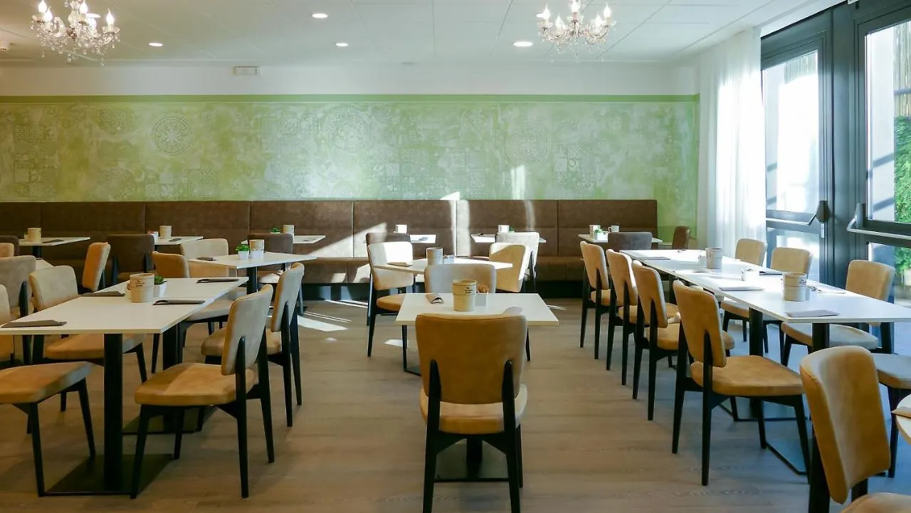 Hotel Puccini Peschiera del Garda 3*,  İtalya
